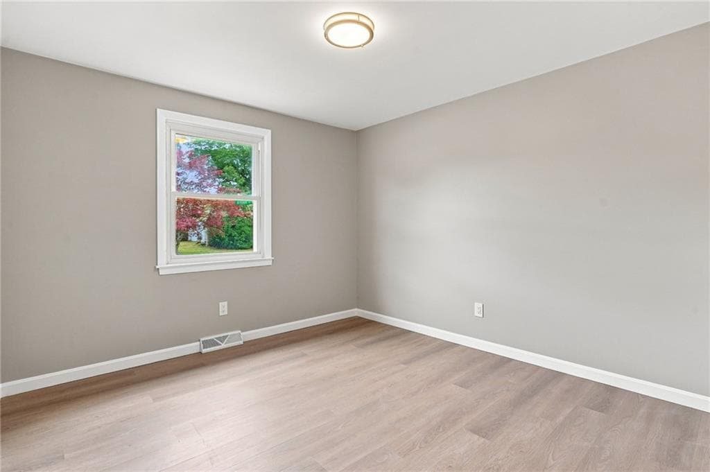 Single Family Residence at 30 Verdant Drive, Cranston, photo 19 of 40