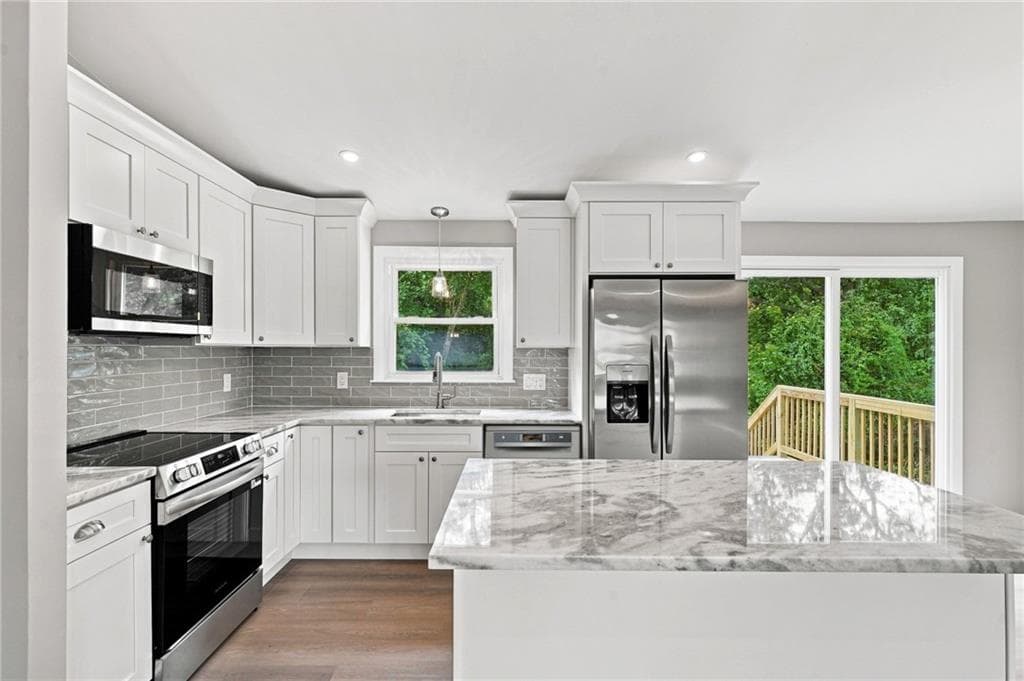 Single Family Residence at 30 Verdant Drive, Cranston, photo 8 of 40