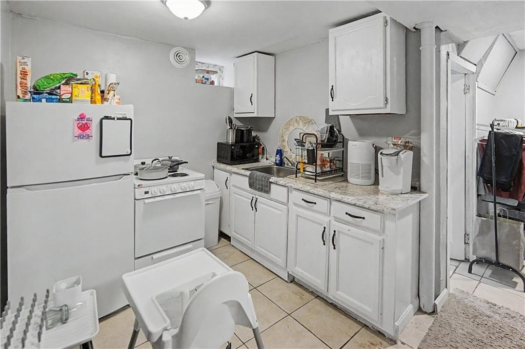 Multi Family at 1 2 Hale Street, Providence, photo 28 of 36