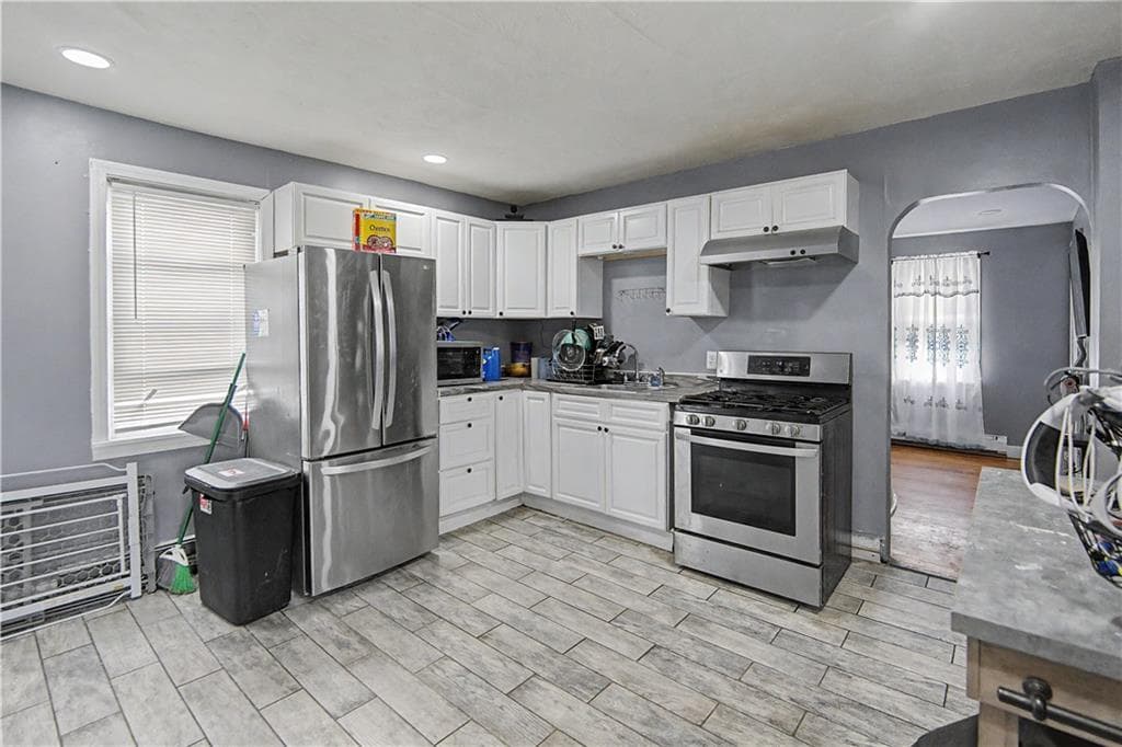 Multi Family at 1 2 Hale Street, Providence, photo 15 of 36