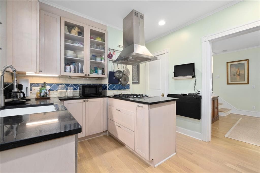 Multi Family at 35 37 Mt. Vernon Street, Newport, photo 17 of 50