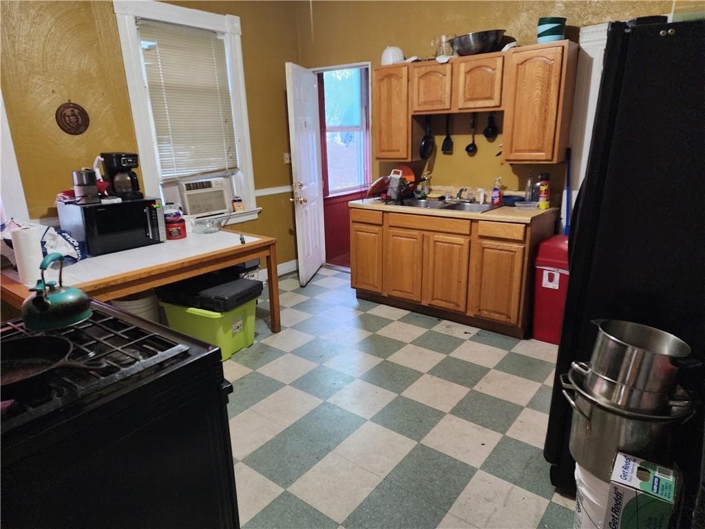 Multi Family at 132 Putnam Street, Providence, photo 14 of 25