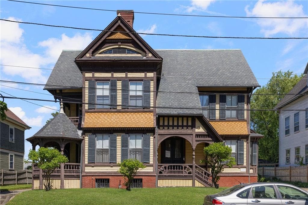 Single Family Residence at 20 Bainbridge Avenue, Providence, photo 4 of 50