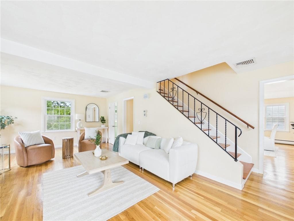 Single Family Residence at 83 Sandro Drive, Warwick, photo 13 of 33