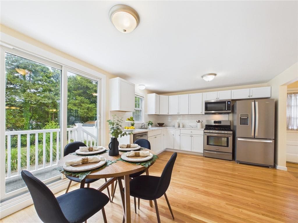 Single Family Residence at 83 Sandro Drive, Warwick, photo 16 of 33