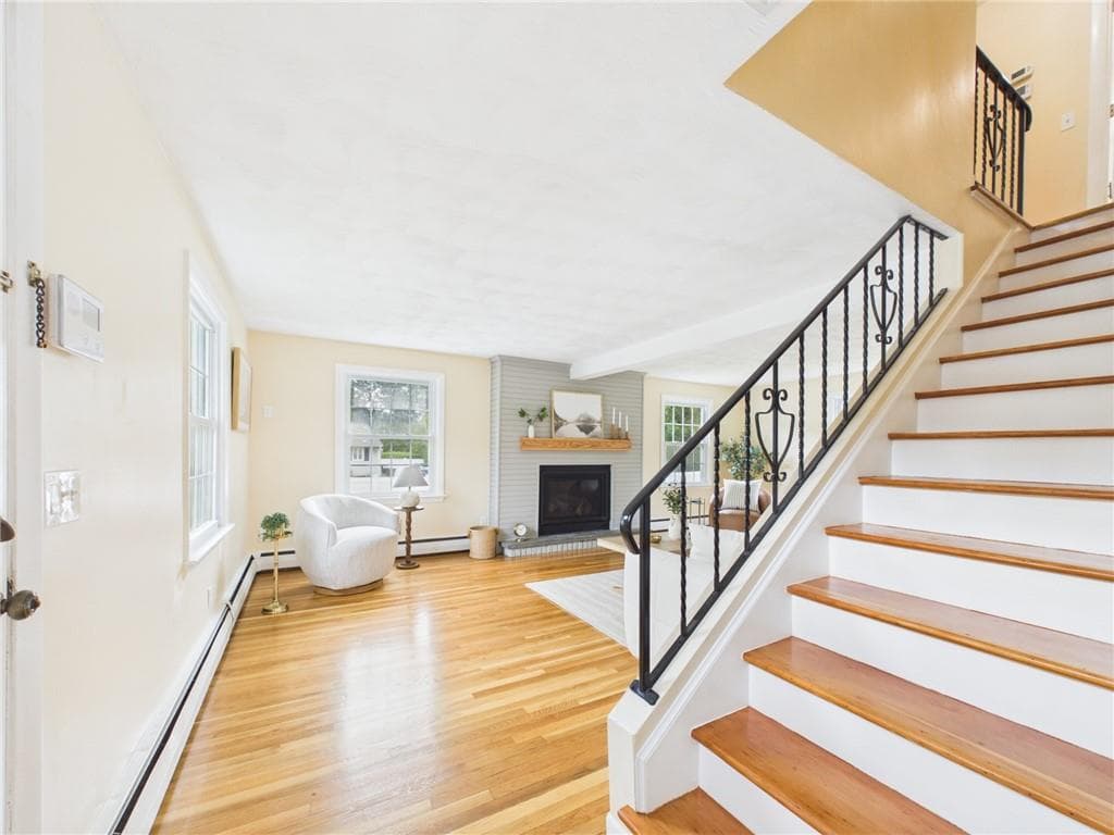 Single Family Residence at 83 Sandro Drive, Warwick, photo 12 of 33