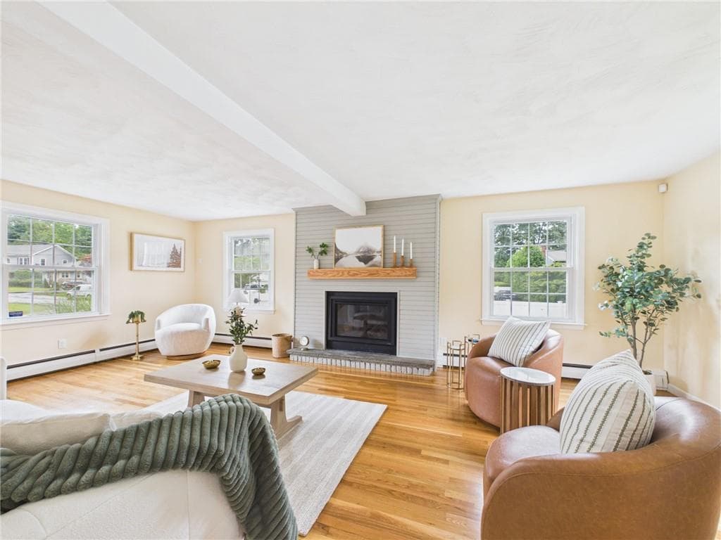 Single Family Residence at 83 Sandro Drive, Warwick, photo 9 of 33