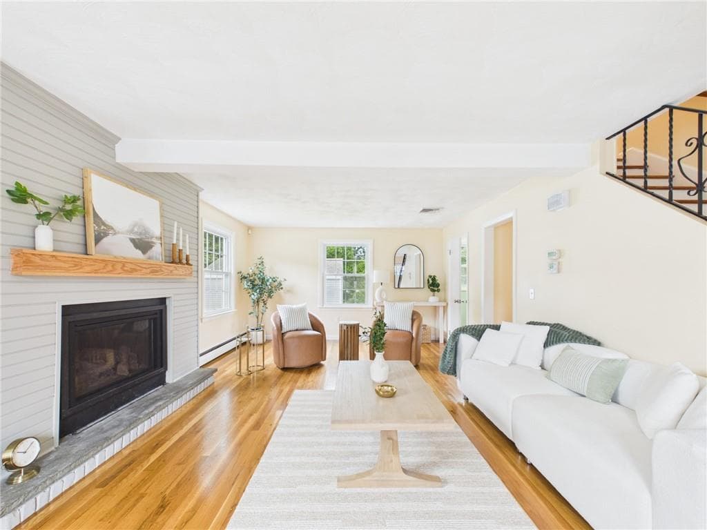 Single Family Residence at 83 Sandro Drive, Warwick, photo 10 of 33