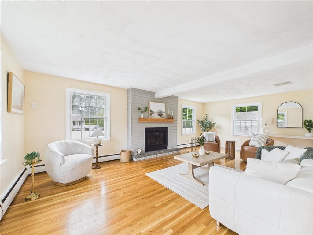 Single Family Residence at 83 Sandro Drive, Warwick, photo 11 of 33