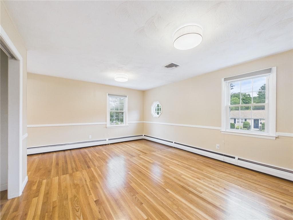 Single Family Residence at 83 Sandro Drive, Warwick, photo 19 of 33