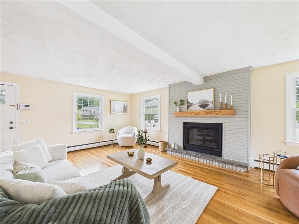 Single Family Residence at 83 Sandro Drive, Warwick, photo 8 of 33