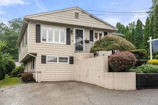 Single Family Residence at 20 Dewey Avenue, North Providence, photo 2 of 27