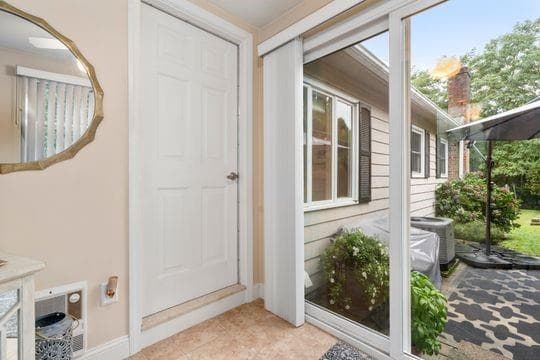 Single Family Residence at 20 Dewey Avenue, North Providence, photo 6 of 27