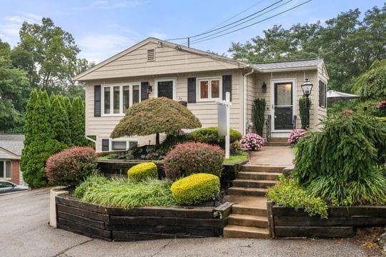 20 Dewey Avenue