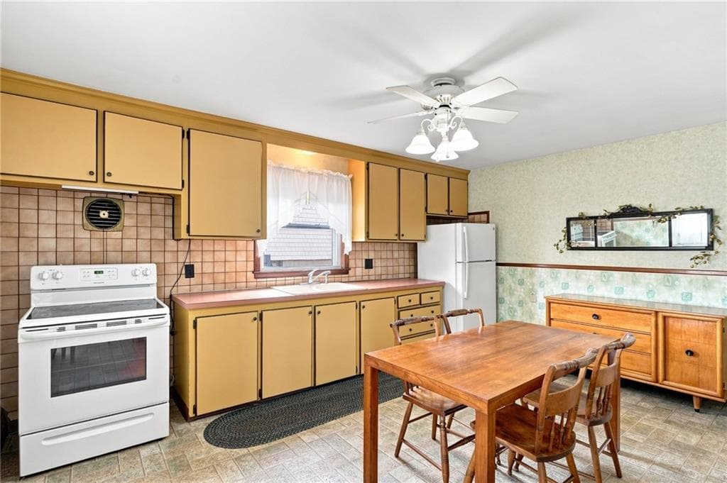 Single Family Residence at 219 Grosvenor Avenue, North Providence, photo 23 of 31