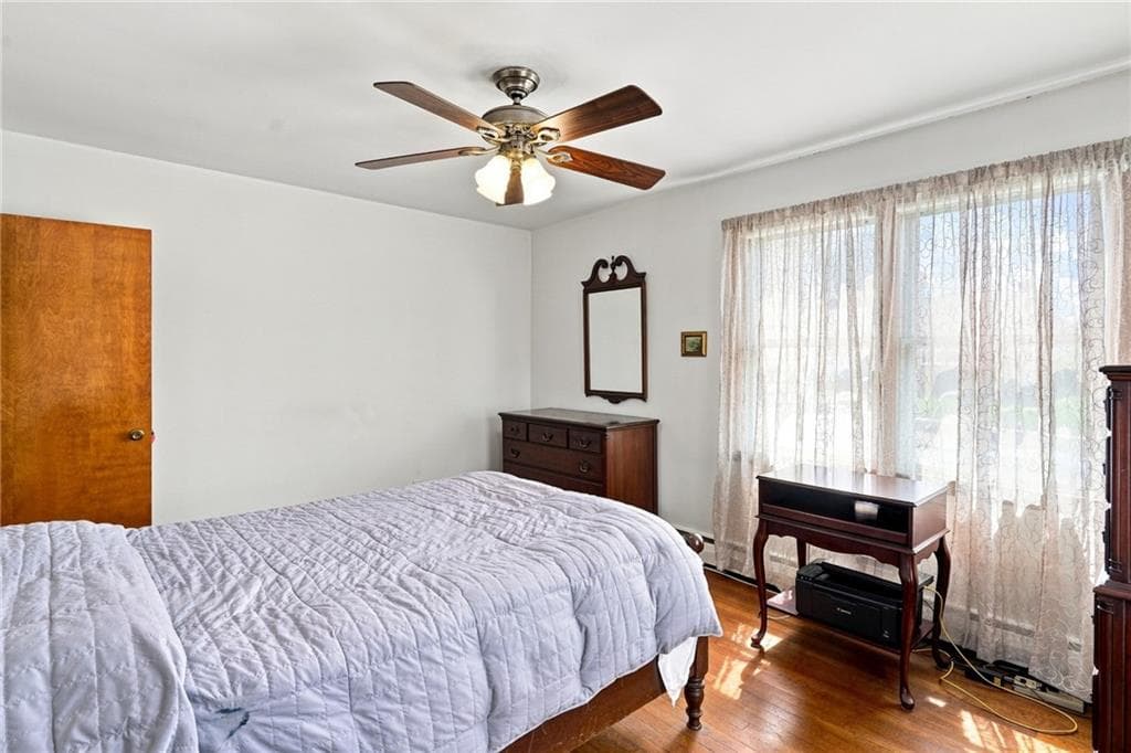 Single Family Residence at 219 Grosvenor Avenue, North Providence, photo 10 of 31