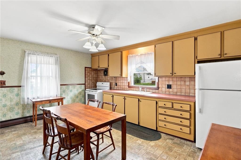 Single Family Residence at 219 Grosvenor Avenue, North Providence, photo 19 of 31