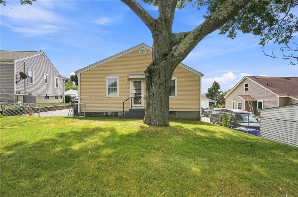 Single Family Residence at 219 Grosvenor Avenue, North Providence, photo 29 of 31