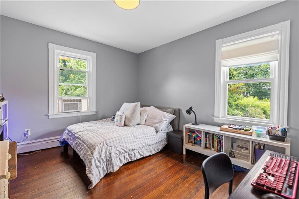 Single Family Residence at 126 Second Street, Newport, photo 23 of 47