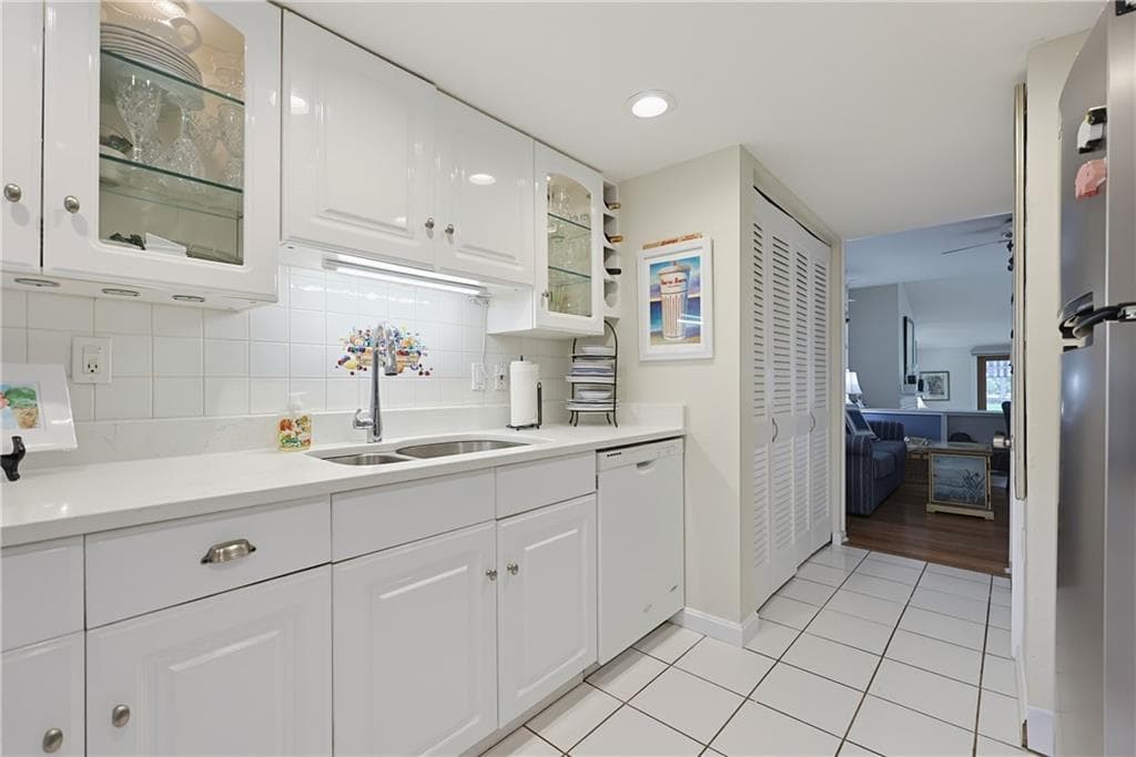 Condominium at 91 Windward Lane, Bristol, photo 9 of 39