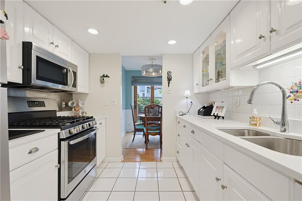 Condominium at 91 Windward Lane, Bristol, photo 11 of 39