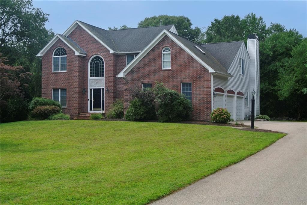 Single Family Residence at 31 Rolling Meadow Way, North Kingstown, photo 2 of 10