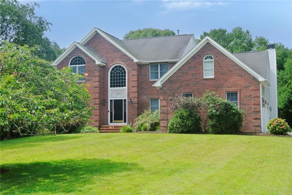 Single Family Residence at 31 Rolling Meadow Way, North Kingstown, photo 6 of 10
