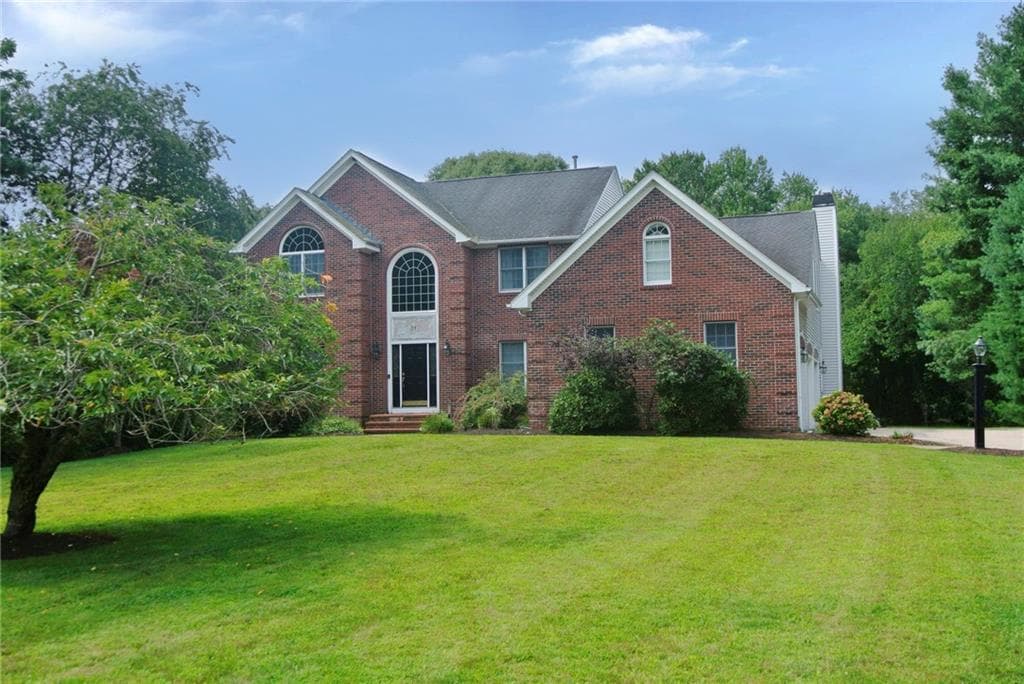Single Family Residence at 31 Rolling Meadow Way, North Kingstown, photo 5 of 10