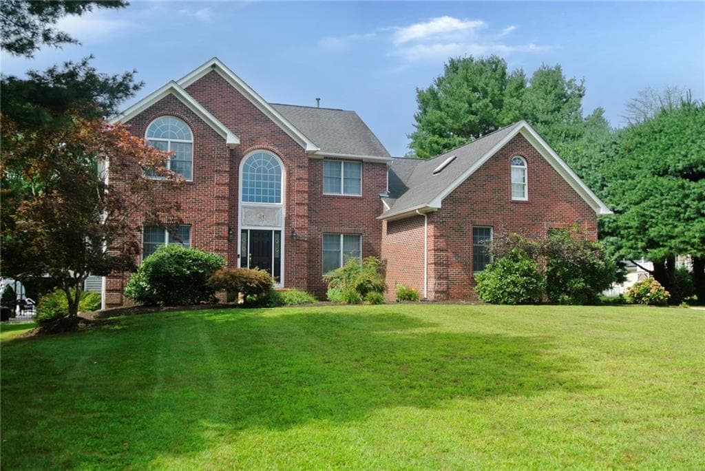 Single Family Residence at 31 Rolling Meadow Way, North Kingstown, photo 9 of 10