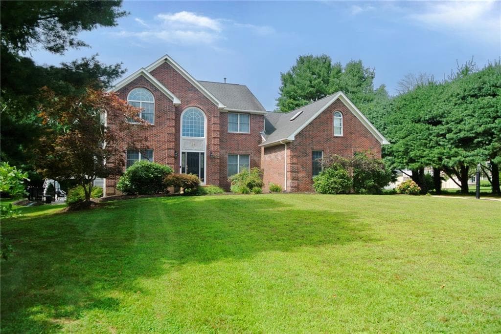 Single Family Residence at 31 Rolling Meadow Way, North Kingstown, photo 10 of 10