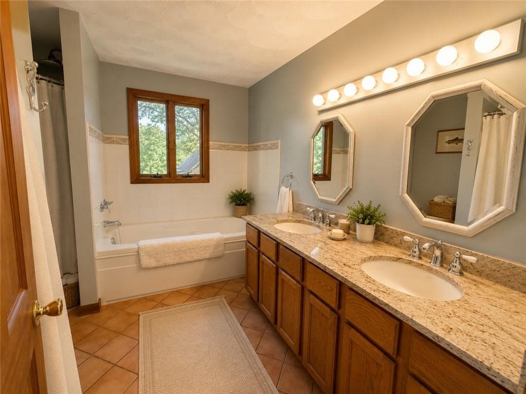 Single Family Residence at 027 Sunset Hill Avenue, Portsmouth, photo 13 of 20