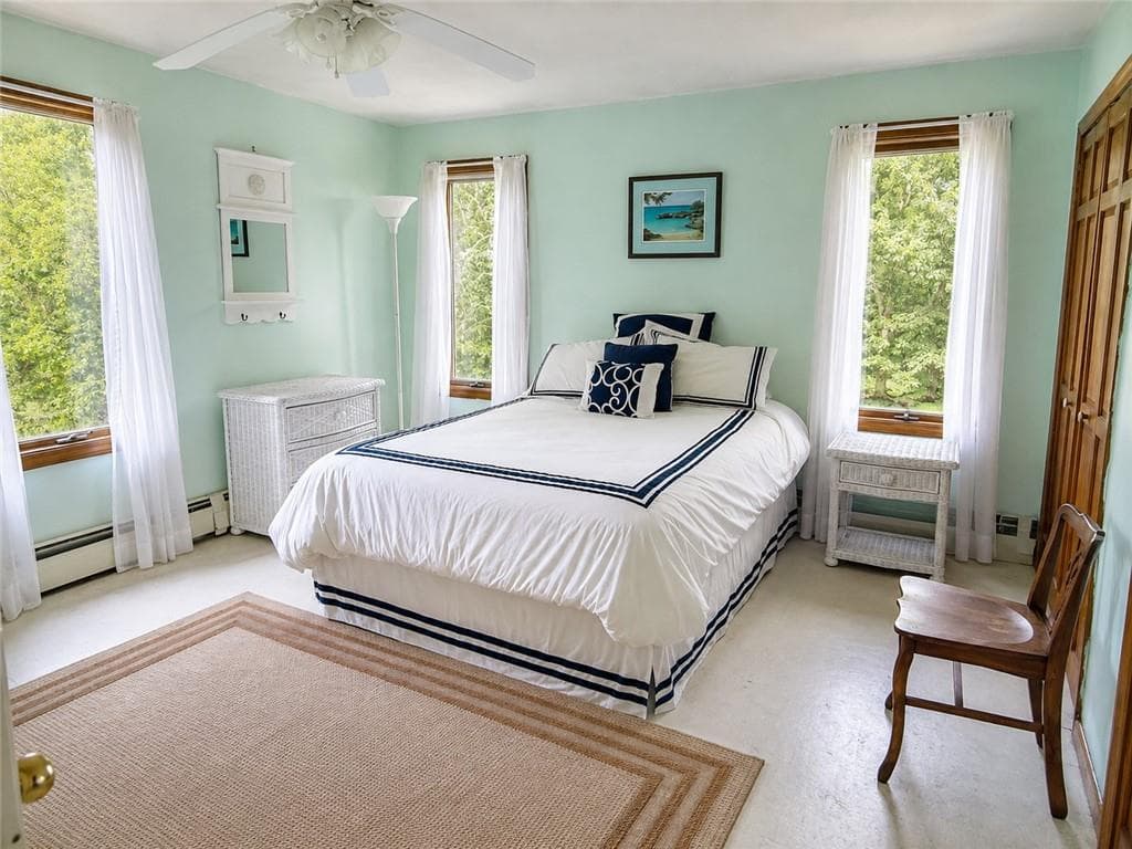 Single Family Residence at 027 Sunset Hill Avenue, Portsmouth, photo 14 of 20