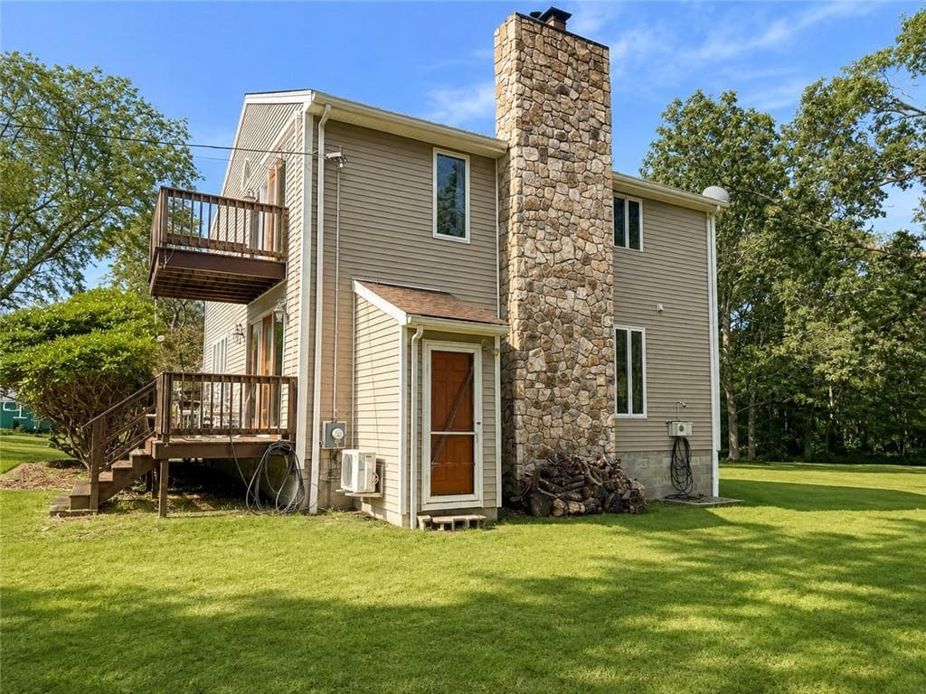 Single Family Residence at 027 Sunset Hill Avenue, Portsmouth, photo 4 of 20