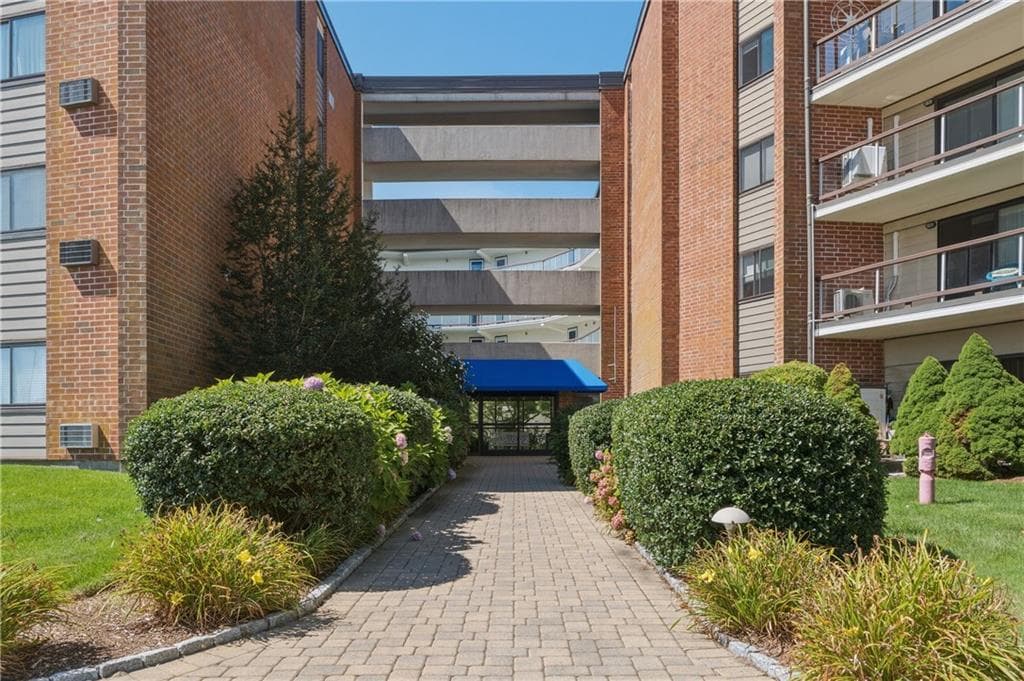 Condominium at 1314 Capella South UNIT 1314, Newport, photo 2 of 48