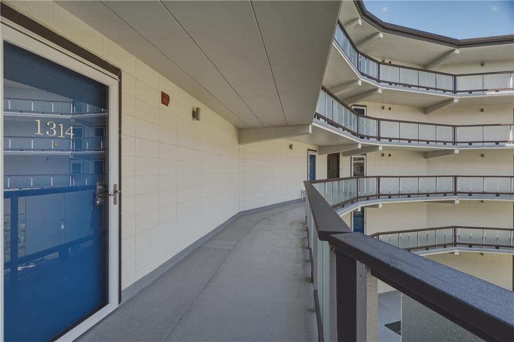 Condominium at 1314 Capella South UNIT 1314, Newport, photo 6 of 48