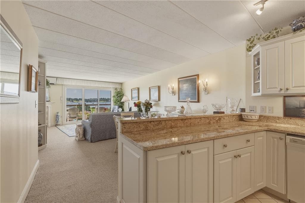 Condominium at 1314 Capella South UNIT 1314, Newport, photo 13 of 48