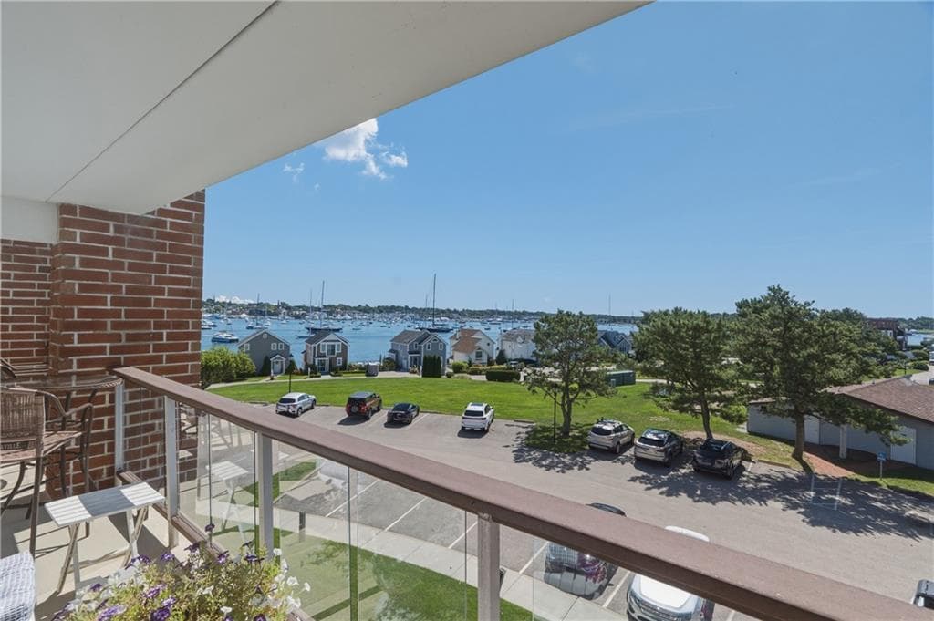 Condominium at 1314 Capella South UNIT 1314, Newport, photo 32 of 48
