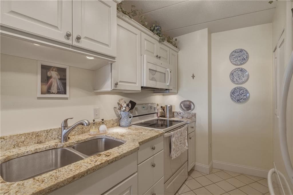 Condominium at 1314 Capella South UNIT 1314, Newport, photo 9 of 48