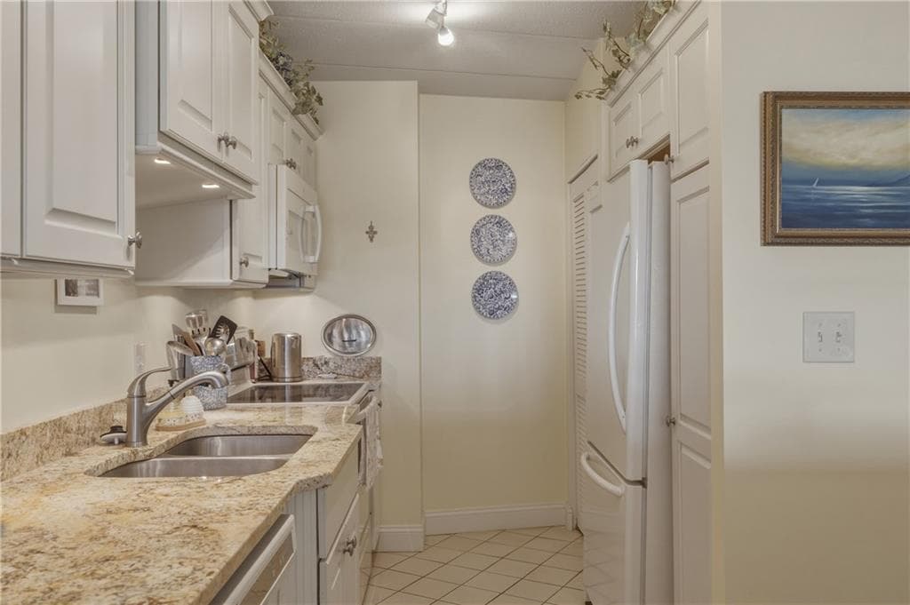 Condominium at 1314 Capella South UNIT 1314, Newport, photo 10 of 48