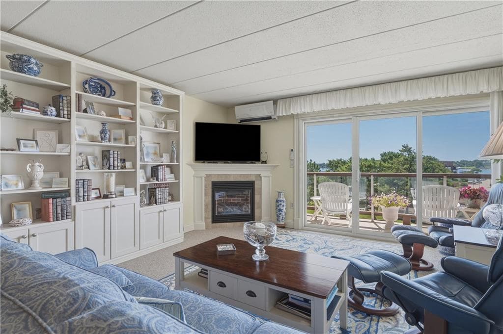Condominium at 1314 Capella South UNIT 1314, Newport, photo 18 of 48