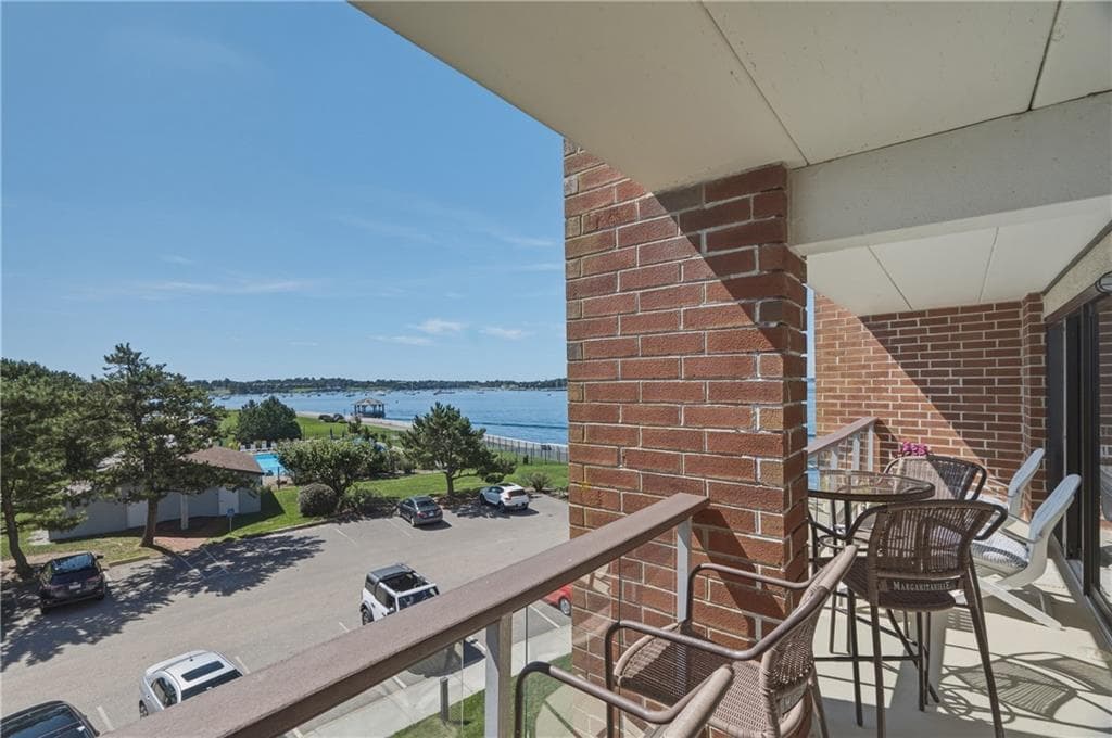 Condominium at 1314 Capella South UNIT 1314, Newport, photo 31 of 48