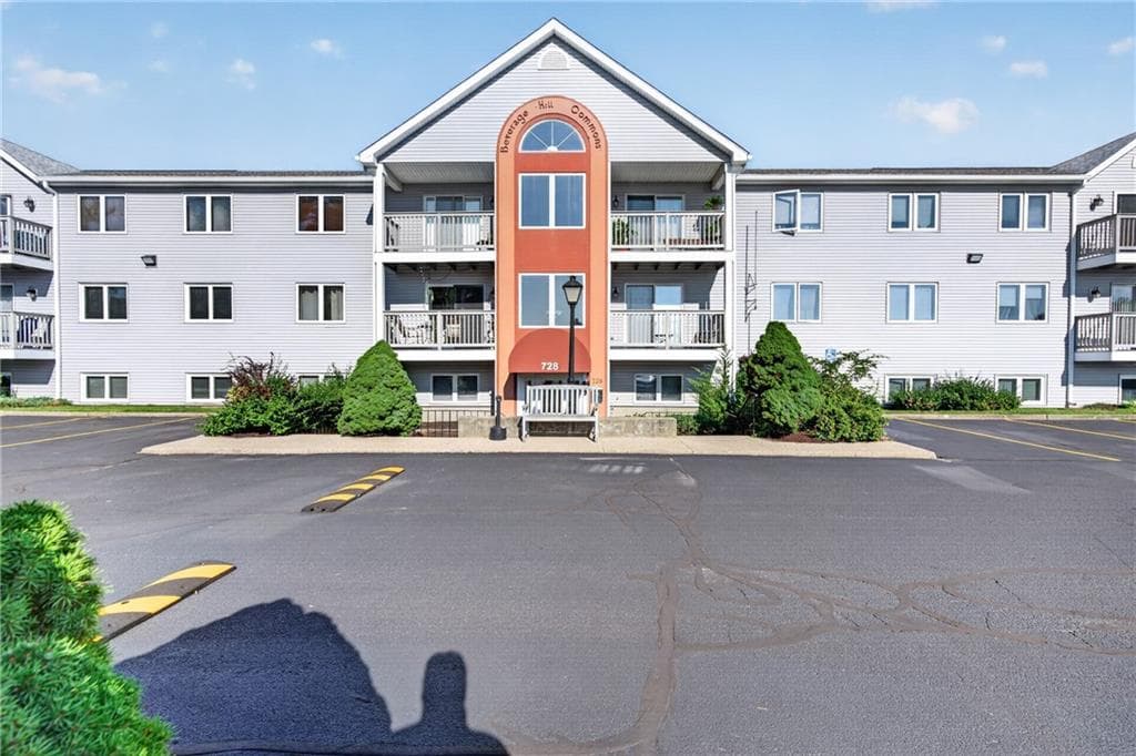 Condominium at 728 Beverage Hill Avenue UNIT 17, Pawtucket, photo 2 of 20