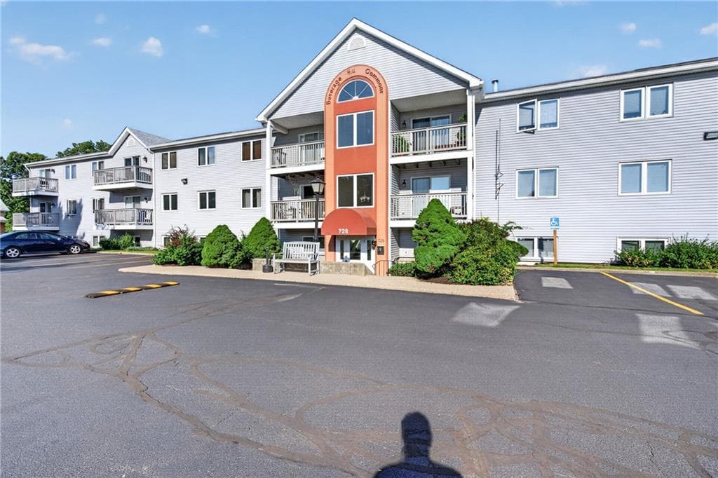 Condominium at 728 Beverage Hill Avenue UNIT 17, Pawtucket, photo 4 of 20