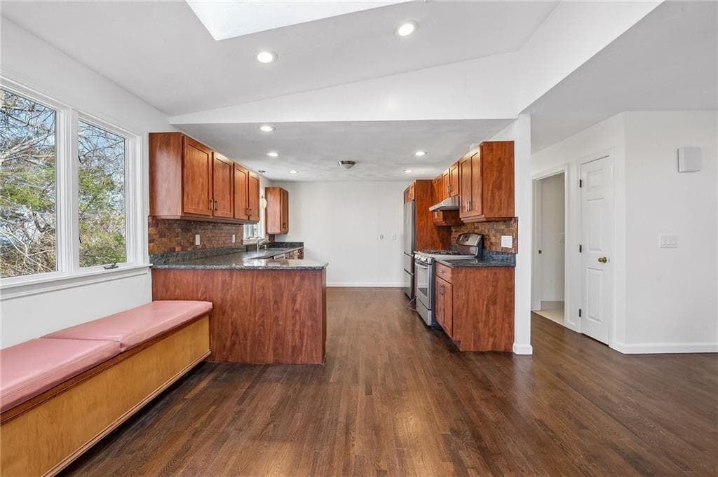 Single Family Residence at 94 Spindrift Street, Jamestown, photo 12 of 25
