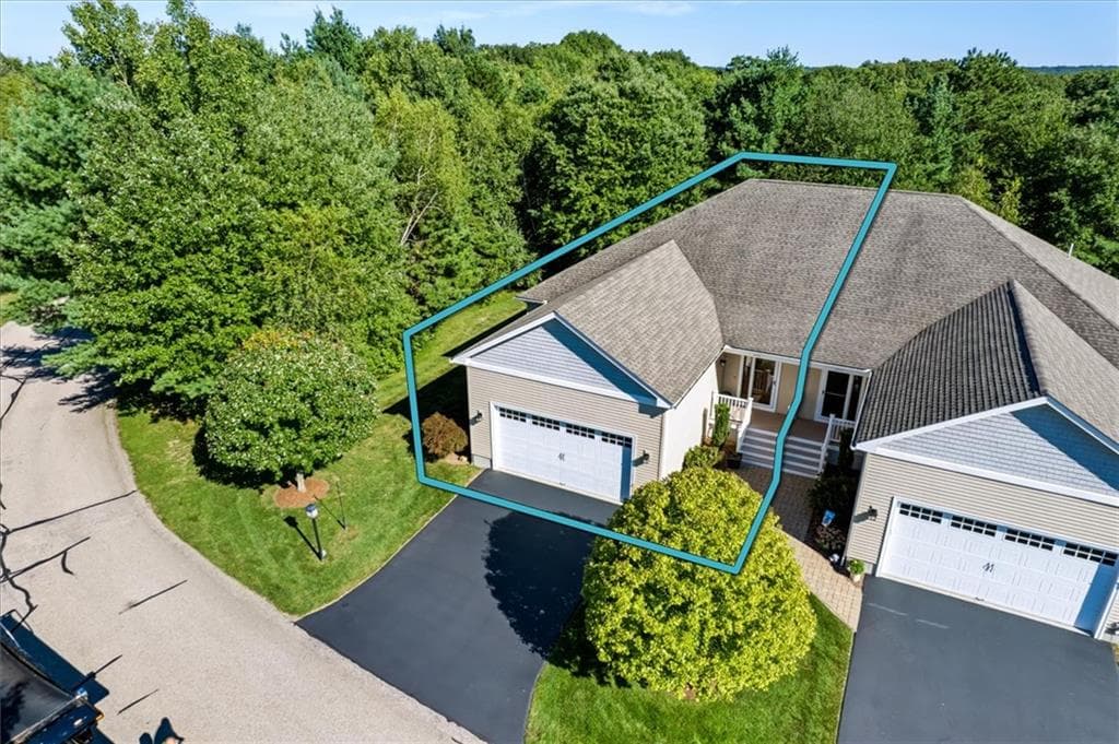 Condominium at 152 Allegra Lane, North Kingstown, photo 5 of 47