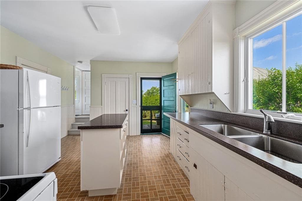 Single Family Residence at 5 Kempton Place, Little Compton, photo 17 of 37