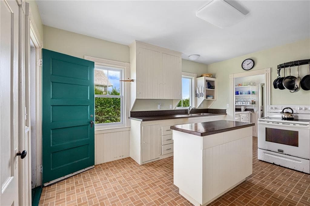 Single Family Residence at 5 Kempton Place, Little Compton, photo 18 of 37
