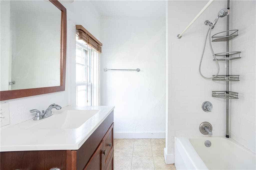 Condominium at 85 Mill Street UNIT 3, Newport, photo 11 of 16