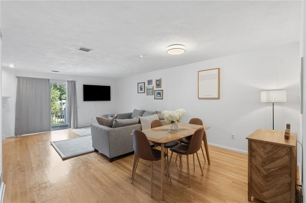 Condominium at 106 Trellis Drive, West Warwick, photo 9 of 30
