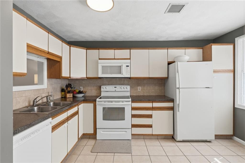 Condominium at 106 Trellis Drive, West Warwick, photo 14 of 30